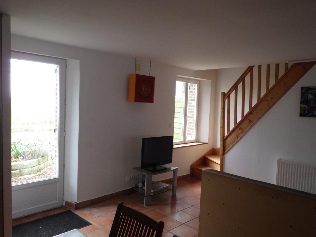 Les Gîtes Du Vieux Frêne Longavesnes Chambre photo