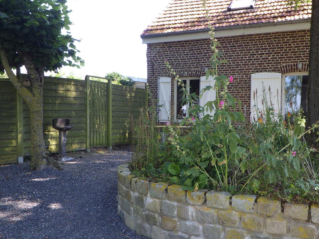 Les Gîtes Du Vieux Frêne Longavesnes Extérieur photo