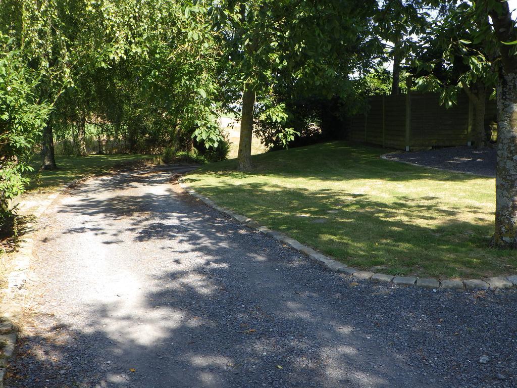 Les Gîtes Du Vieux Frêne Longavesnes Extérieur photo