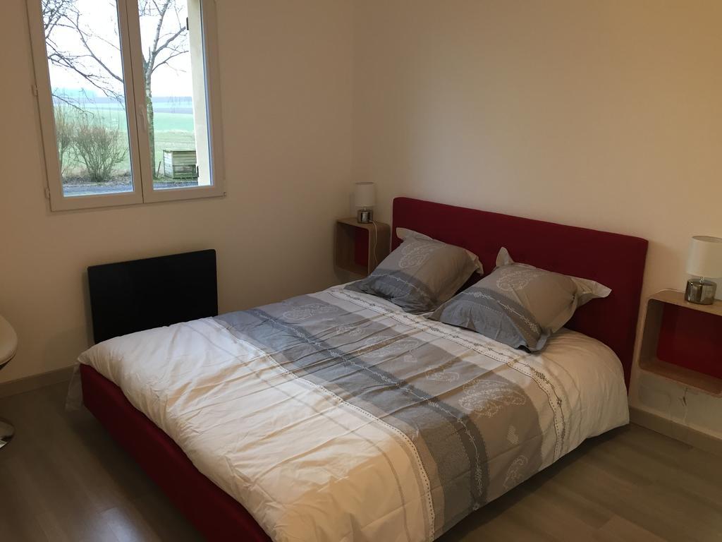 Les Gîtes Du Vieux Frêne Longavesnes Extérieur photo