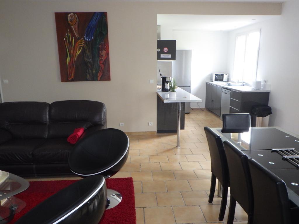 Les Gîtes Du Vieux Frêne Longavesnes Extérieur photo