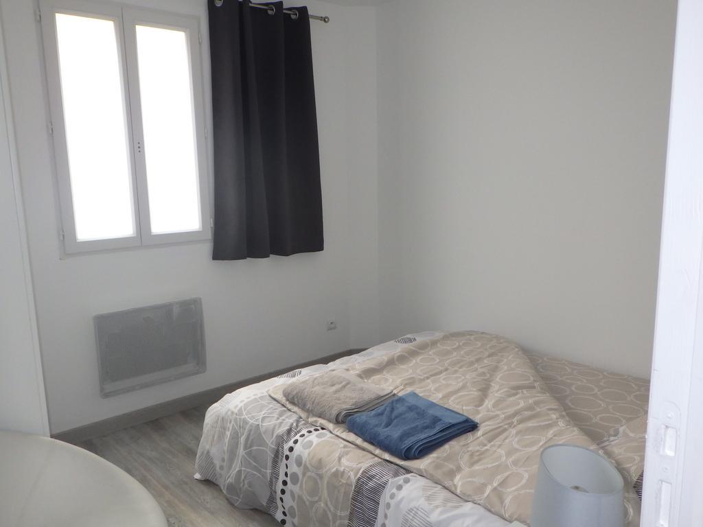 Les Gîtes Du Vieux Frêne Longavesnes Extérieur photo